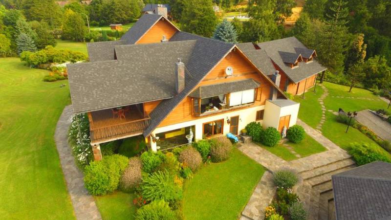 GRAN TERRENO LOS RISCOS PUCON / CASA PRINCIPAL 750 MT2 