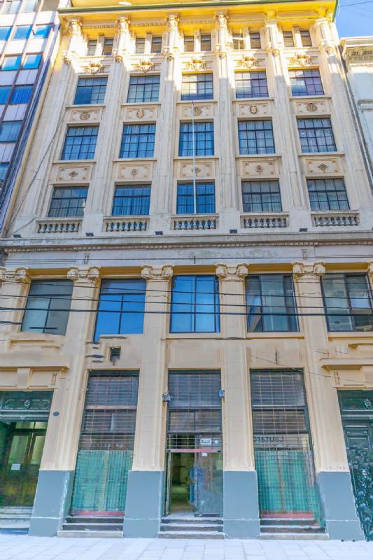 GRAN LOCAL COMERCIAL CENTRO VALPARASO / 800 M2
