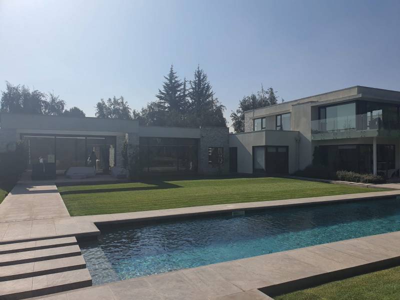 GRAN CASA EN BRISAS DE CHICUREO ETAPA A TERRENO 5000 MT2