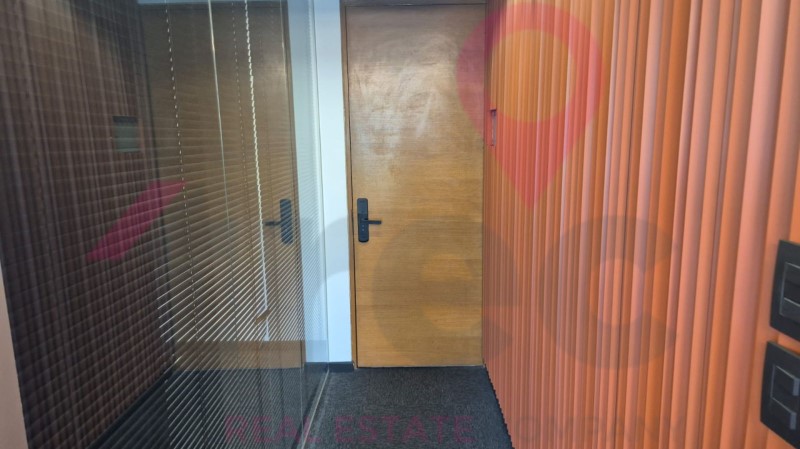 EXCELENTE OFICINA EN VENTA SECTOR VITACURA-LAS CONDES